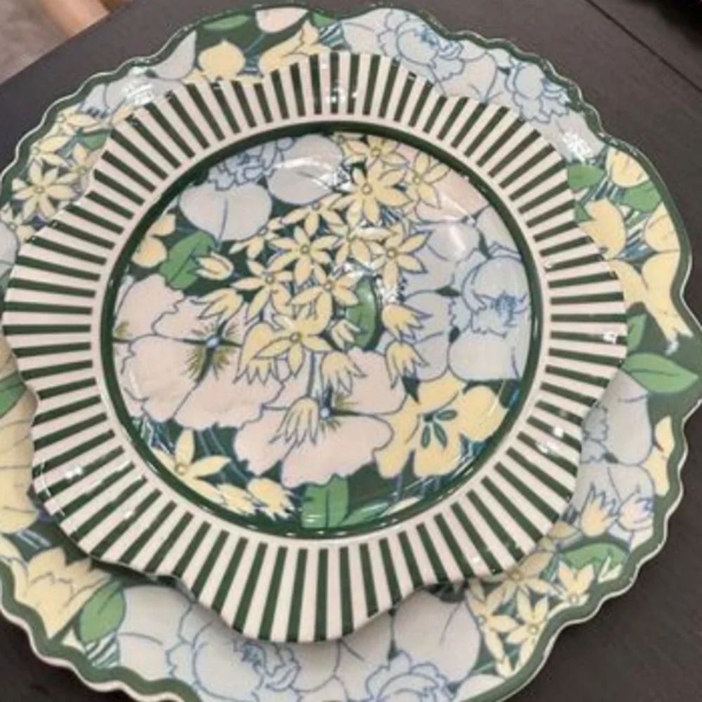Green Lyla Dinner Plates‎
